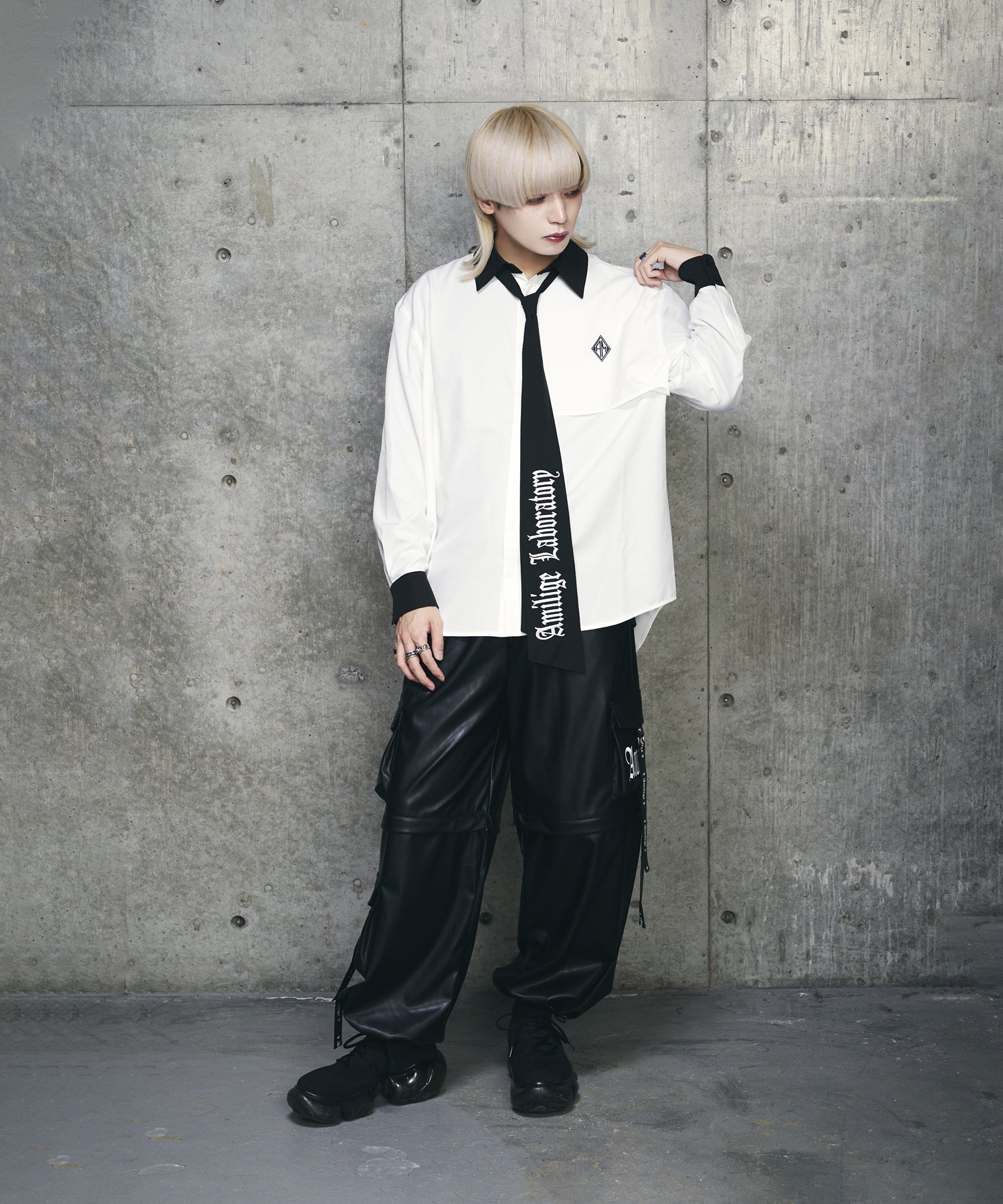 刺繍リボンネクタイ付きバイカラーシャツ– A AM STUDIO