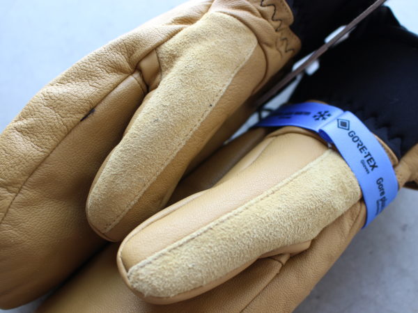 テクノロジーを詰め込みまくったグローブ BURTON “GONDY GORE-TEX