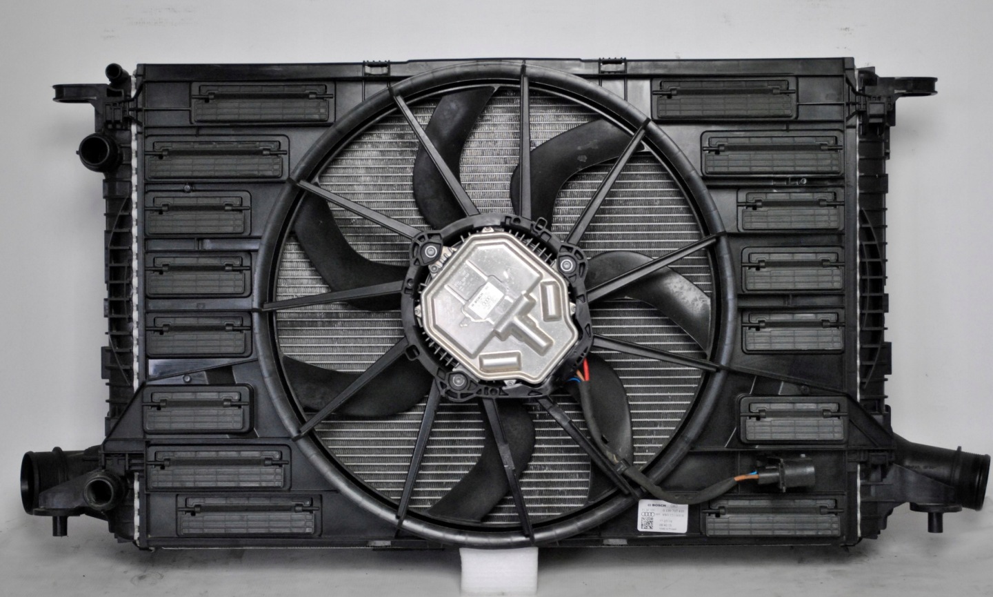 新品 アウディA5ラジエーター 8W0121251AKAUDI A5 A4 8W B9 17-20 2.0