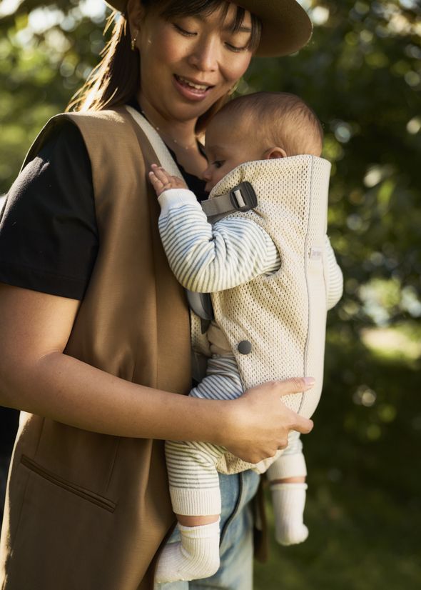 公式】ベビービョルン ベビーキャリア MINI｜新生児から使える抱っこ紐