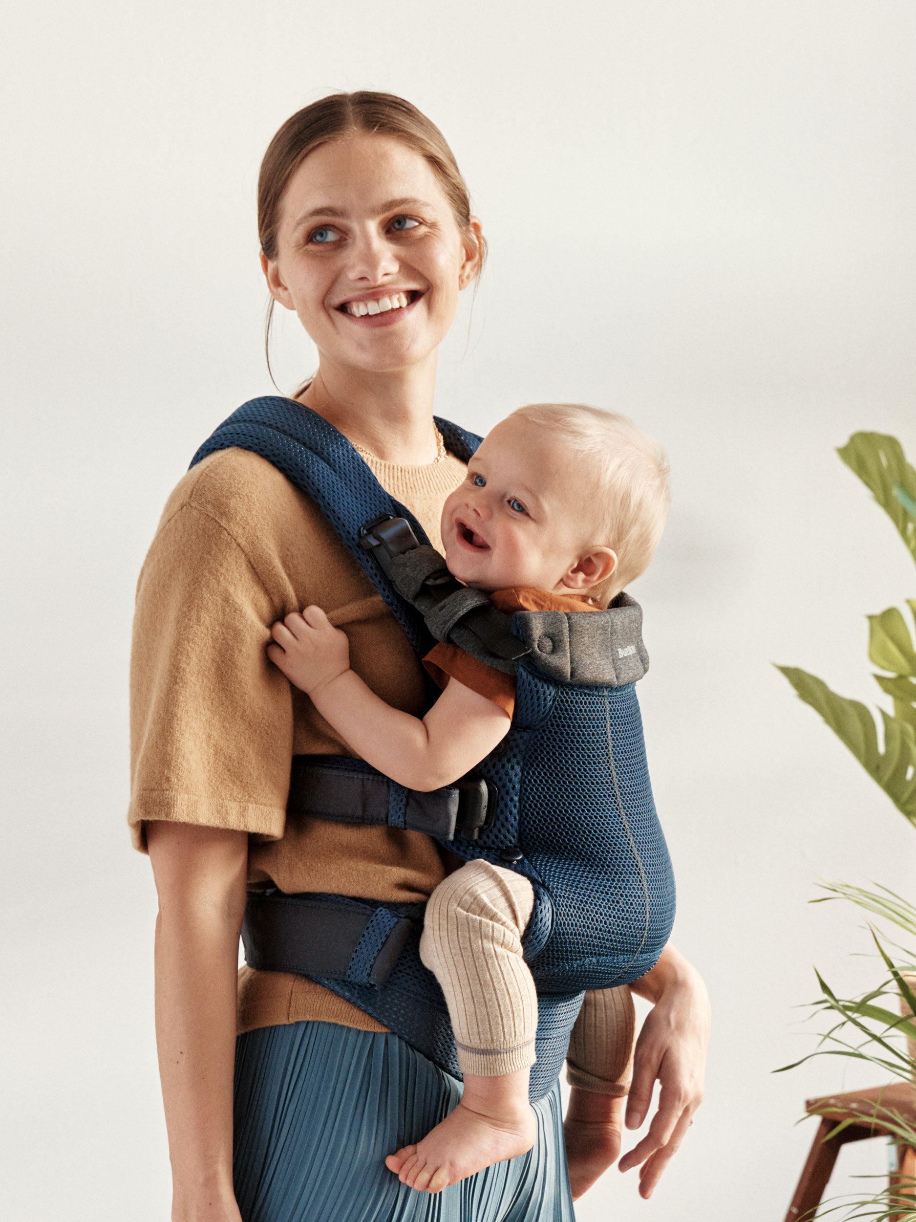 Baby Carrier Harmony—comfy, padded back support | BabyBjörn