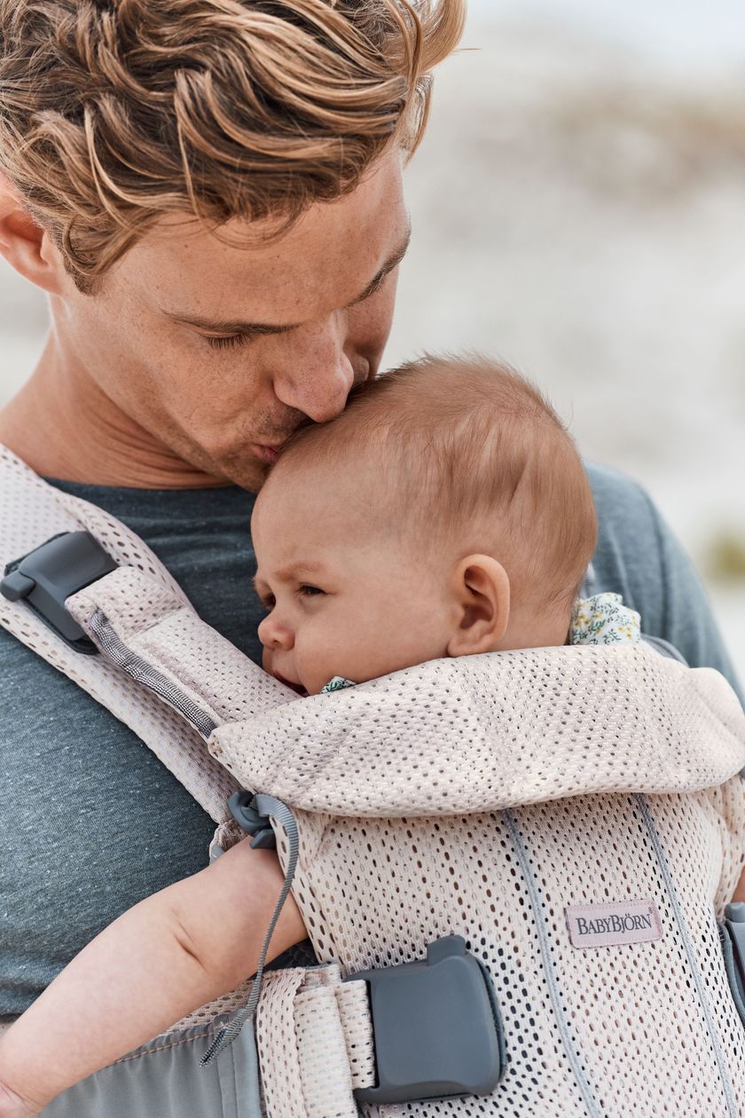 Baby Carrier One Air in flexible, airy mesh | BabyBjörn