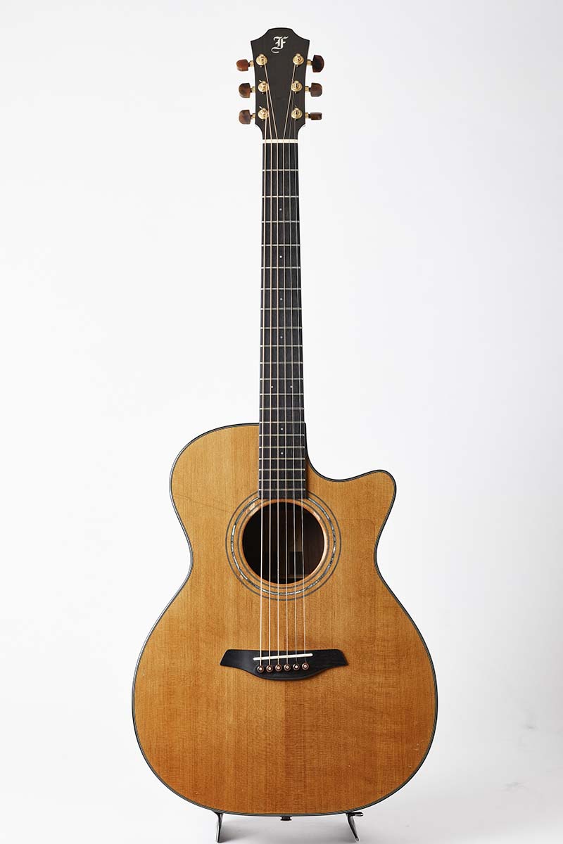 こーじゅんの多種多様な奏法を実現してきた愛器、FURCH OM23CRCT