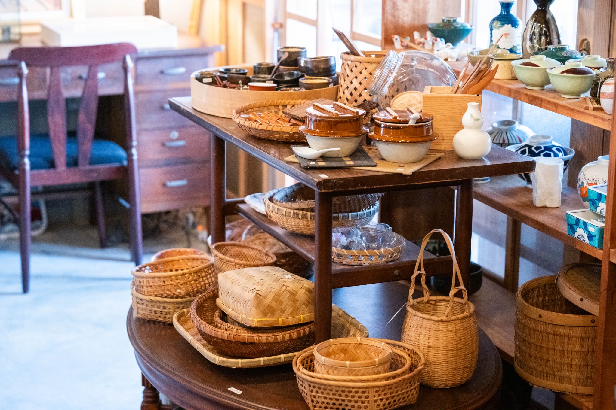 かじお荘」人の営みが感じられる古道具と、豊富な種類のドライフラワー