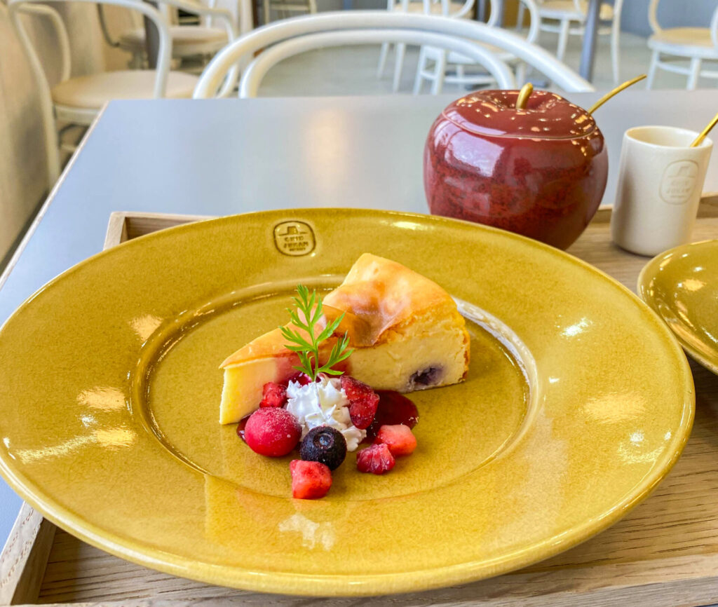 CHIN JUKAN POTTERY 喫茶室」（チンジュカンポタリー）薩摩焼の器で