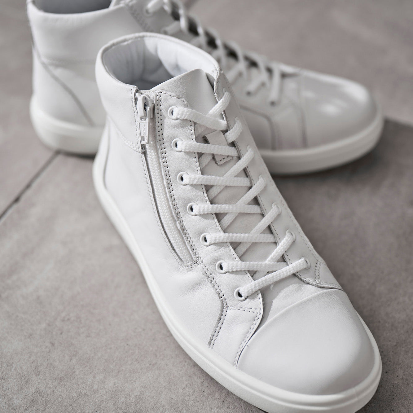 アキレス・ソルボ N 518 白｜ミニマル レザーハイカットスニーカー