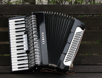 信頼の日本製 小型 軽量MML | アコーディオンの修理と調律および販売の