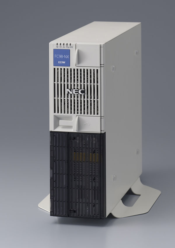 耐久性や可用性を高めた省スペース型のファクトリーコンピュータ