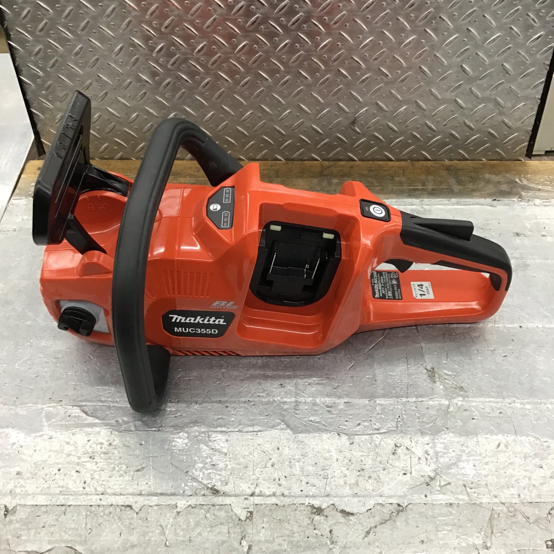 マキタ(Makita) 充電式チェンソー（本体のみ） MUC355DZFR【所沢店