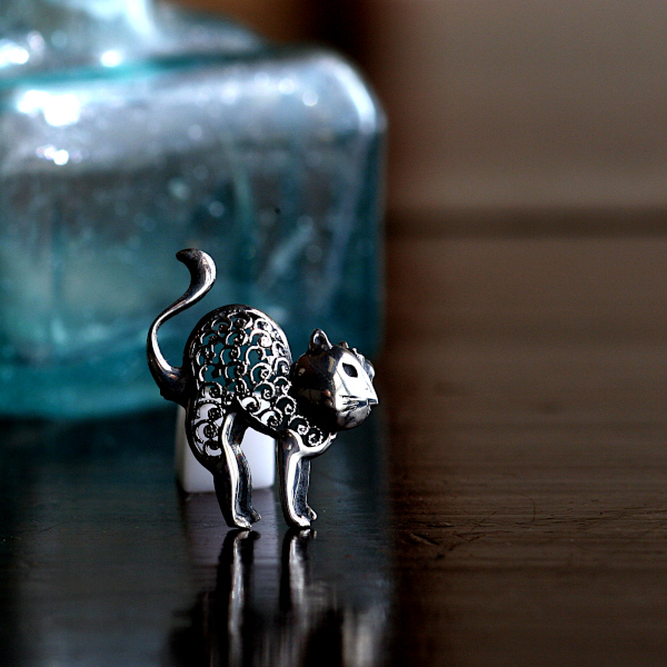 1900〜30年代 英国ヴィンテージ・シルバー925 フィリグリー・キャット