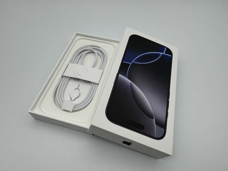 箱・充電ケーブル付）iPhone16pro 256GB SIMフリー Apple iPhone 16