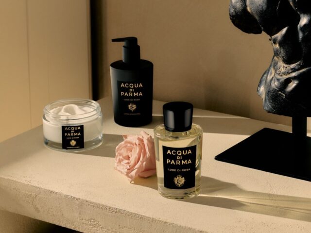 シグネチャーズ オブ ザ サンからダイナミックなローズの香り