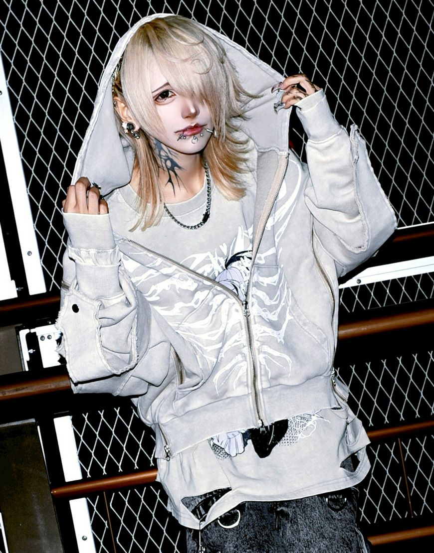 Lillilly 羽の刺繍付きクロップドフーディ Tops | lilLilly official