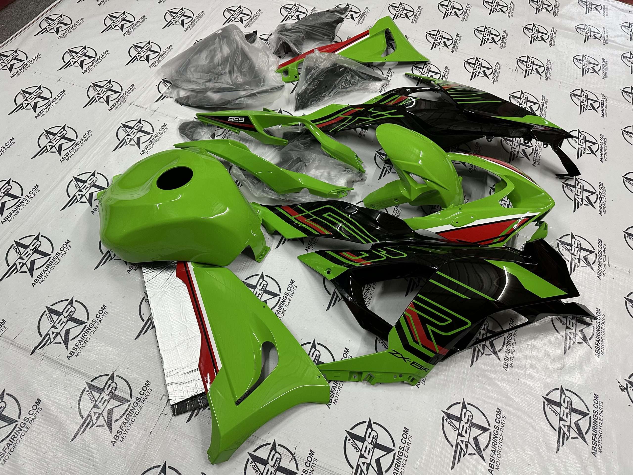 かずたんページ りぇページ Gloss Green, Black ,and Red 24' KRT