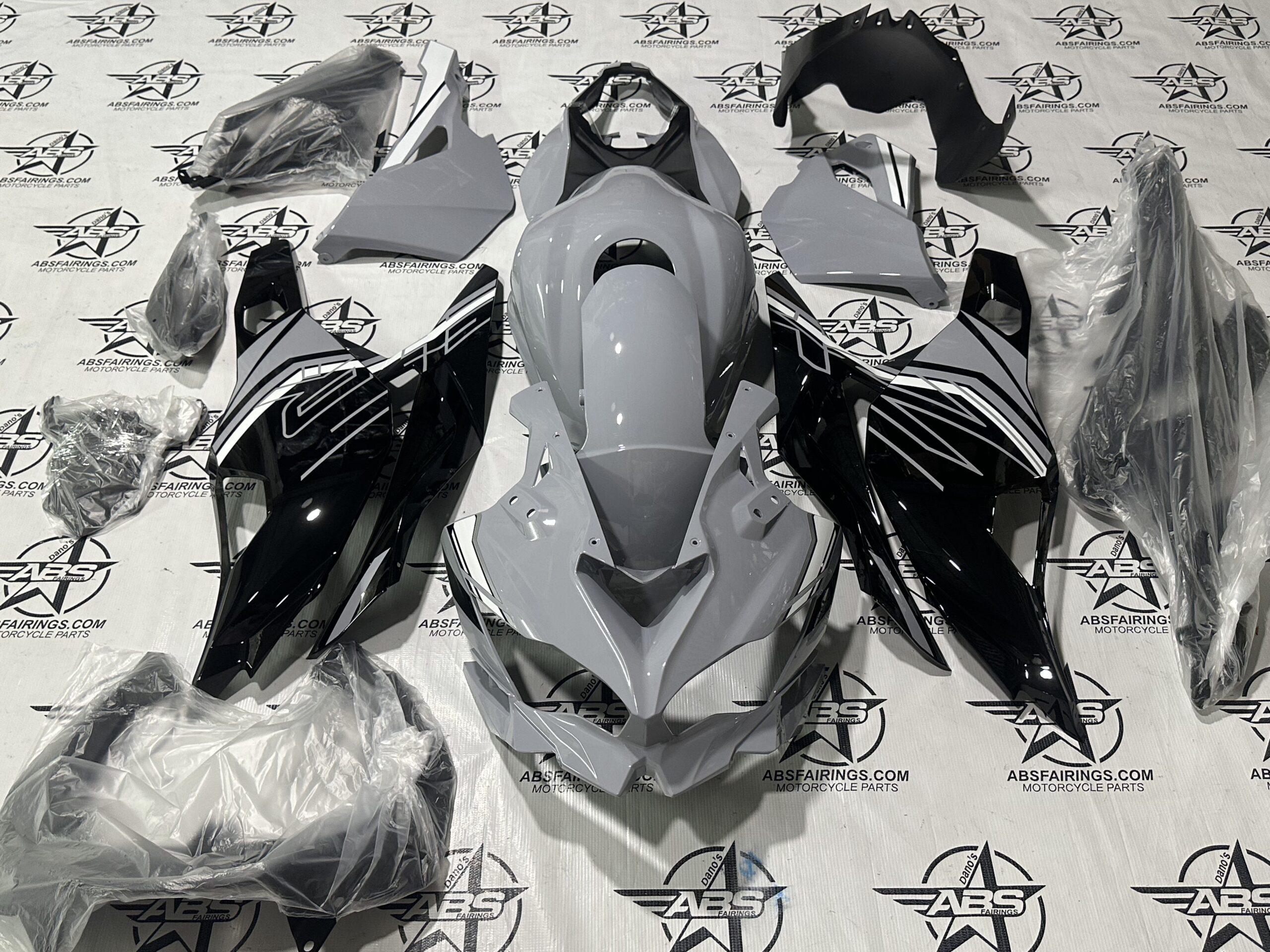 Concrete Grey, Gloss Black and White 23' KRT Style - 2023 to 2025