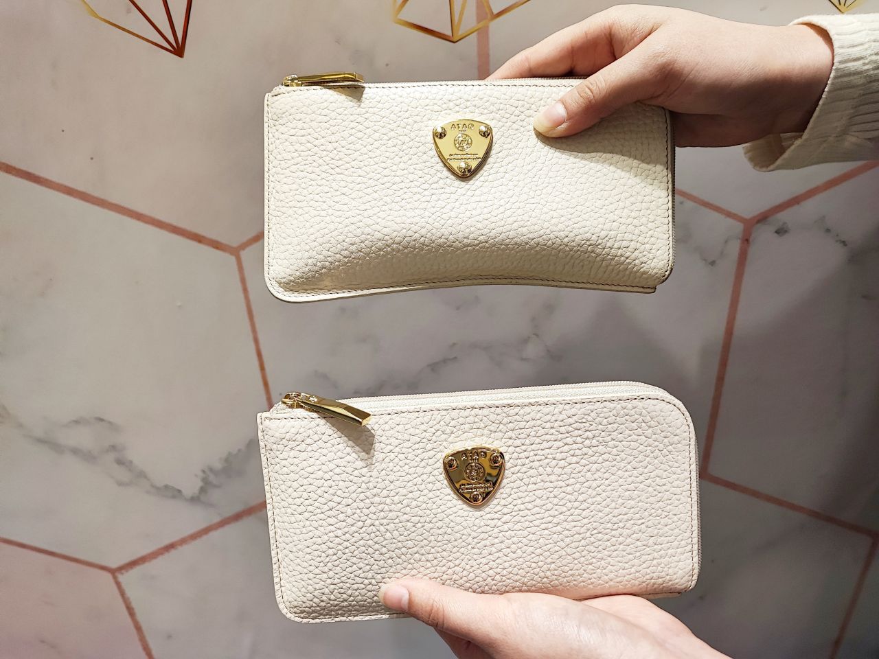 私物公開☆スタッフ理想のお財布はどれ？ – ATAO LAND+(アタオランド