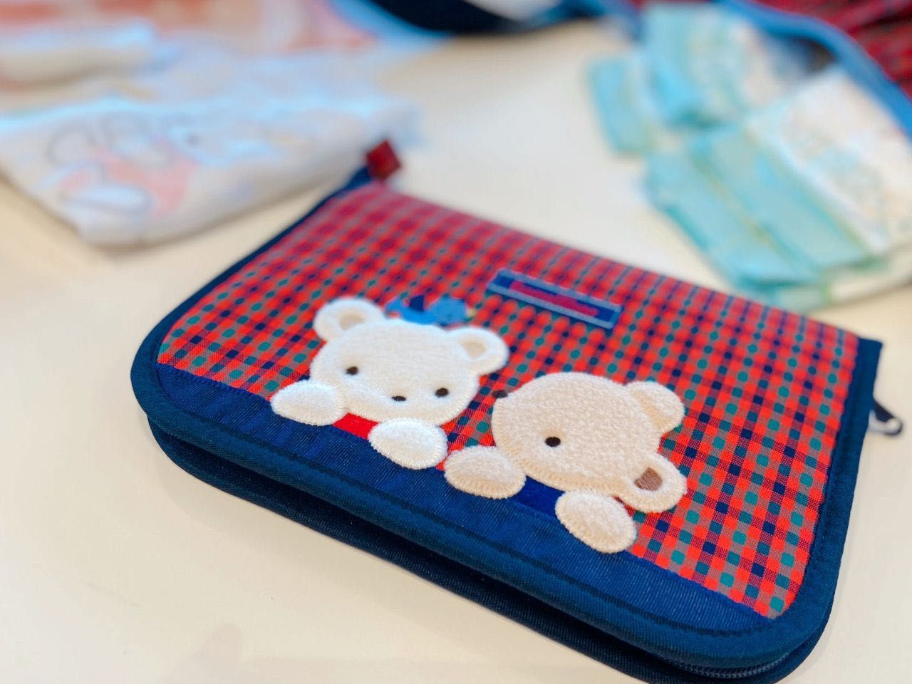 あかちゃんの成長を記録する「母子手帳入れ」｜ファミリア代官山店の