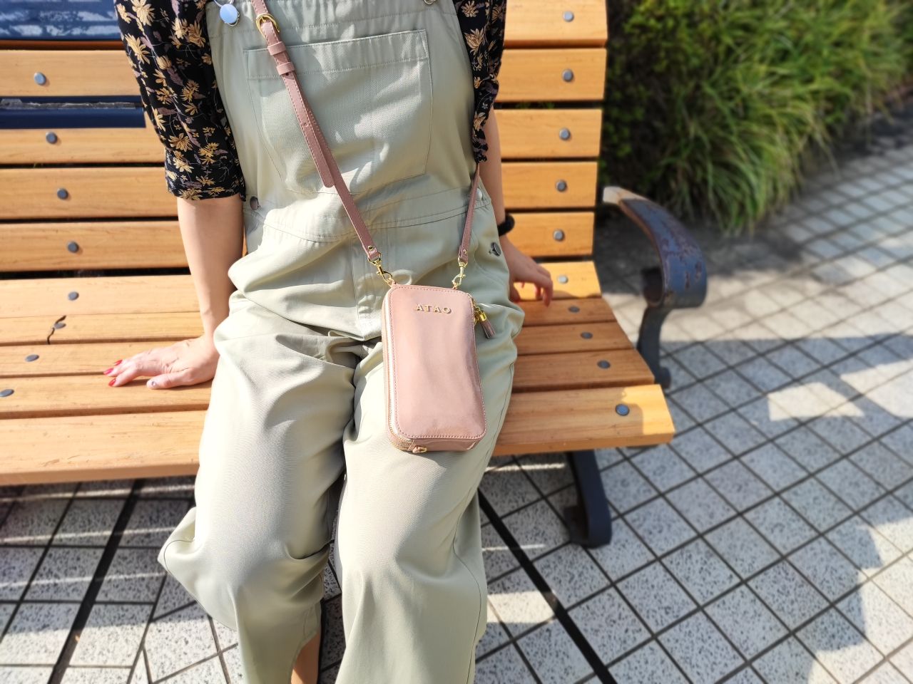 財布とスマホを1つにできるショルダーバッグ 