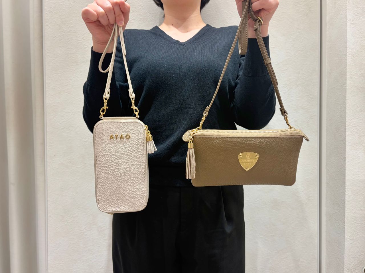 私物で比較！お財布ポシェットとマイクロサイズのミニバッグ | ATAO