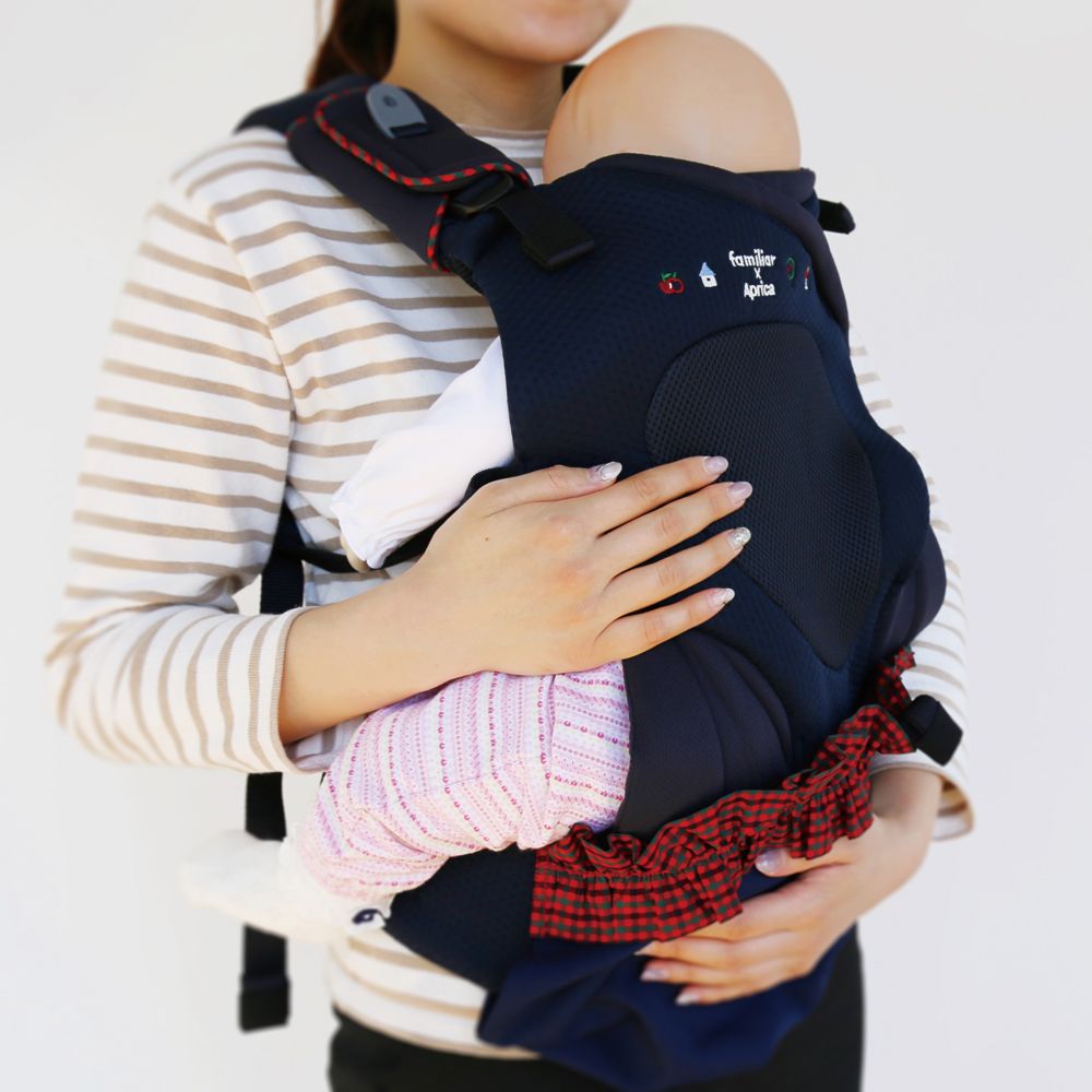 お出かけ中に収納できる、ベビーキャリー用バッグ新登場!｜ファミリア