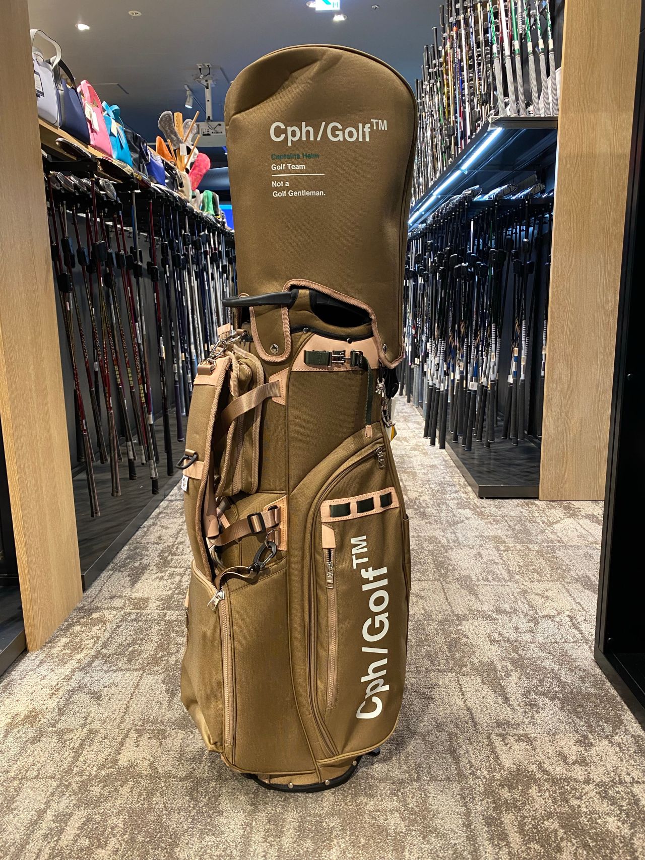 アッソブ×キャプテンズヘルム別注キャディバッグが入荷しております