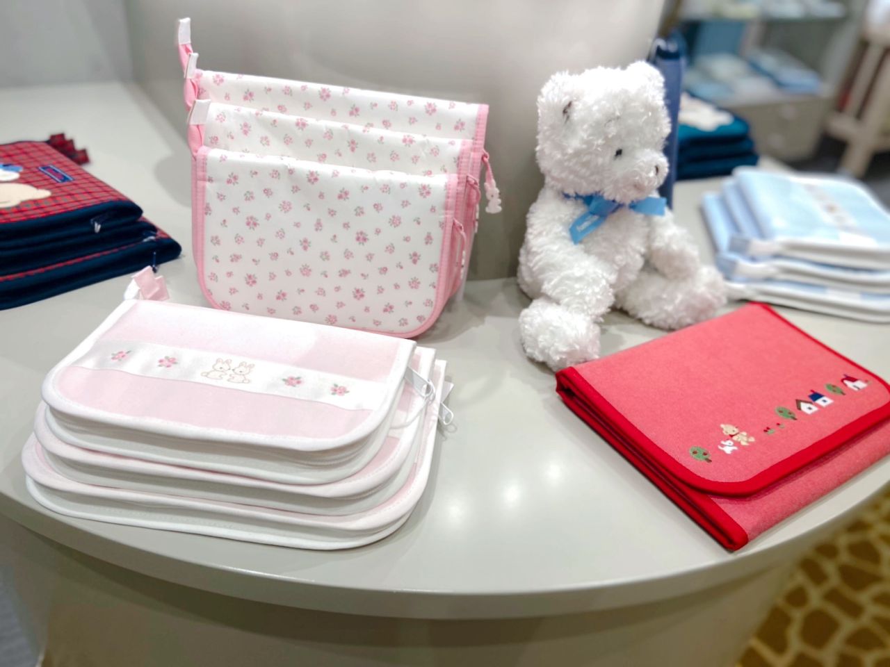 あかちゃんの成長を記録する「母子手帳入れ」｜ファミリア代官山店の