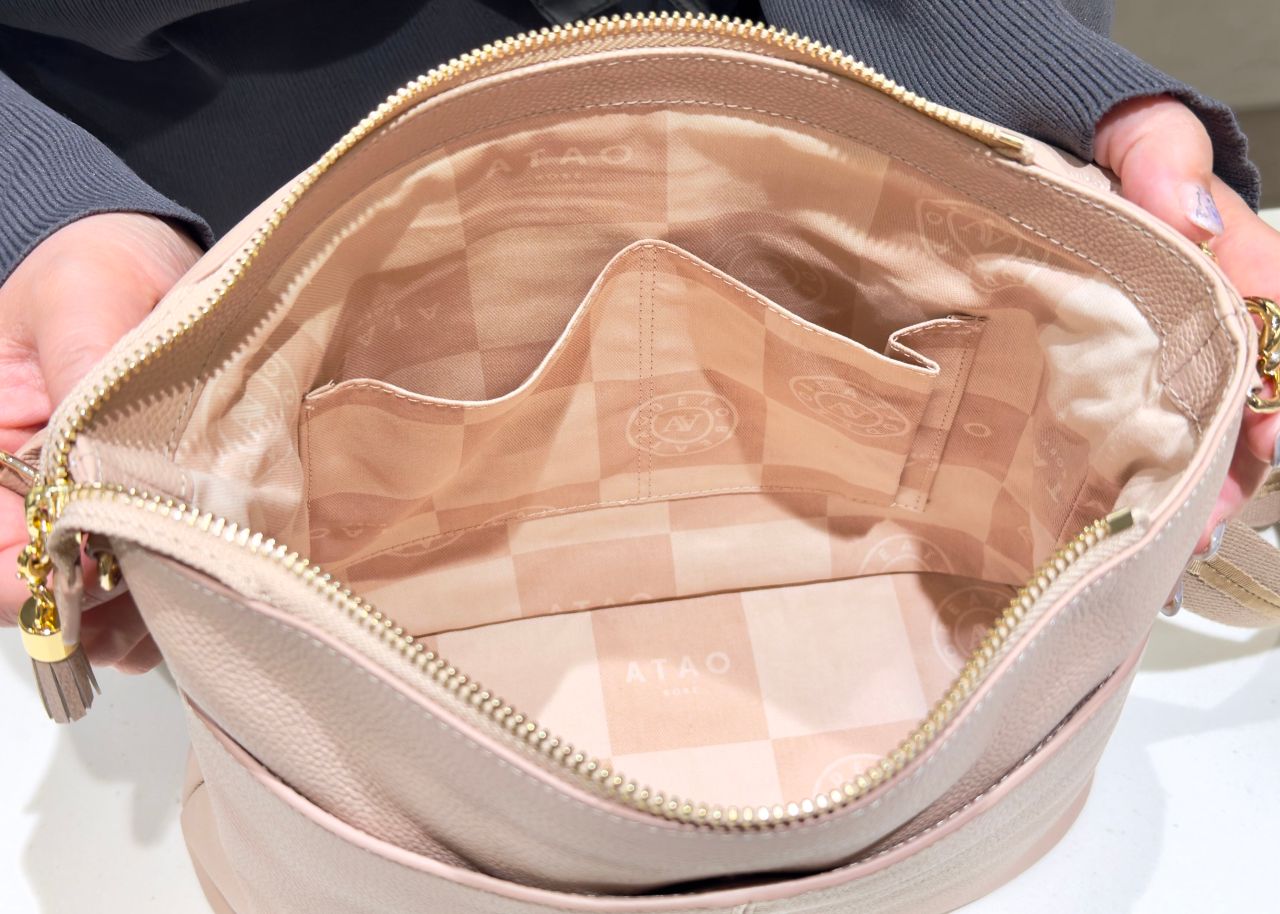 旅行にオススメ☆3万円台の軽量撥水ショルダーバッグ｜ATAO(アタオ