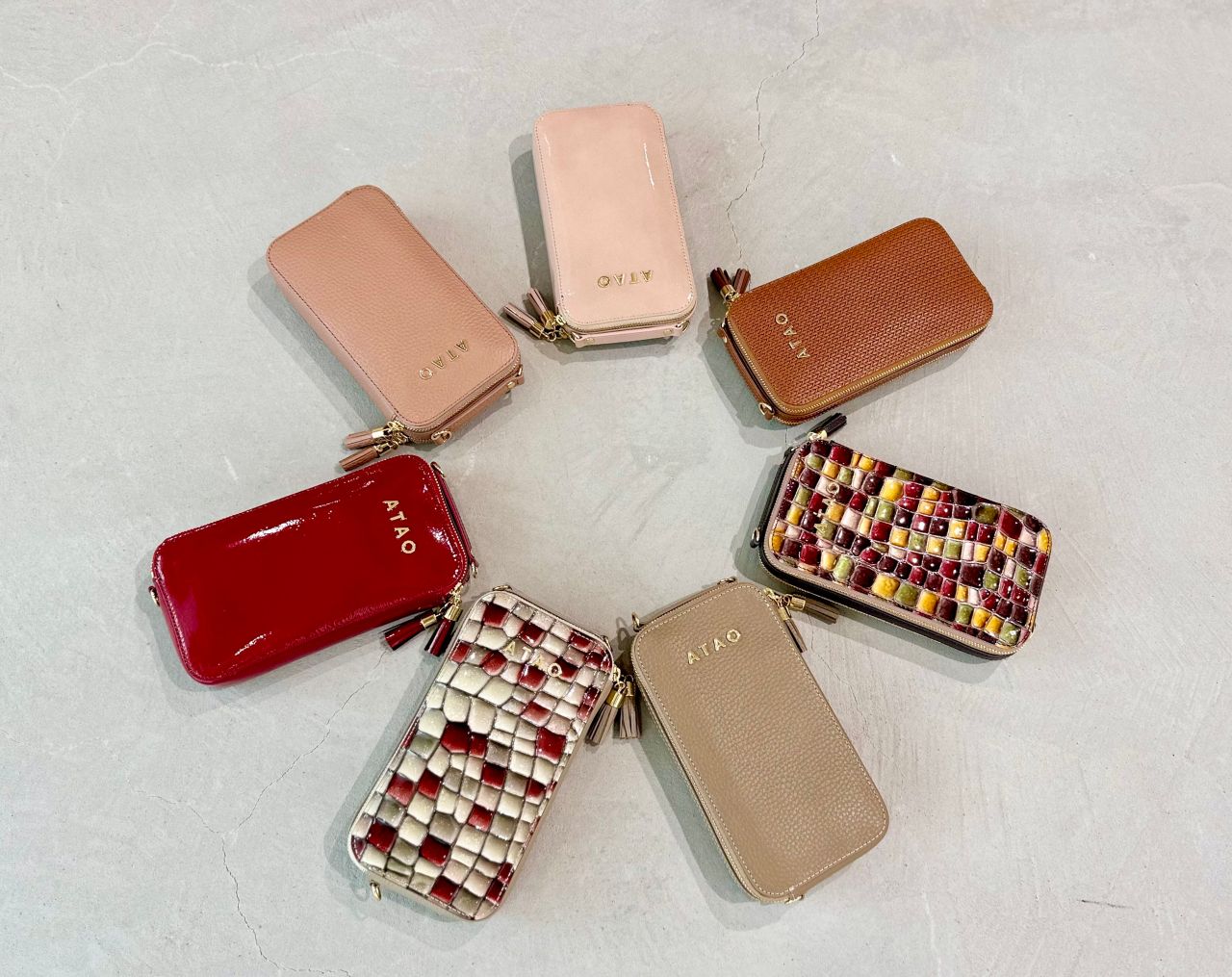 カラー別一挙ご紹介！アタオ・大ヒットお財布＆スマホショルダー