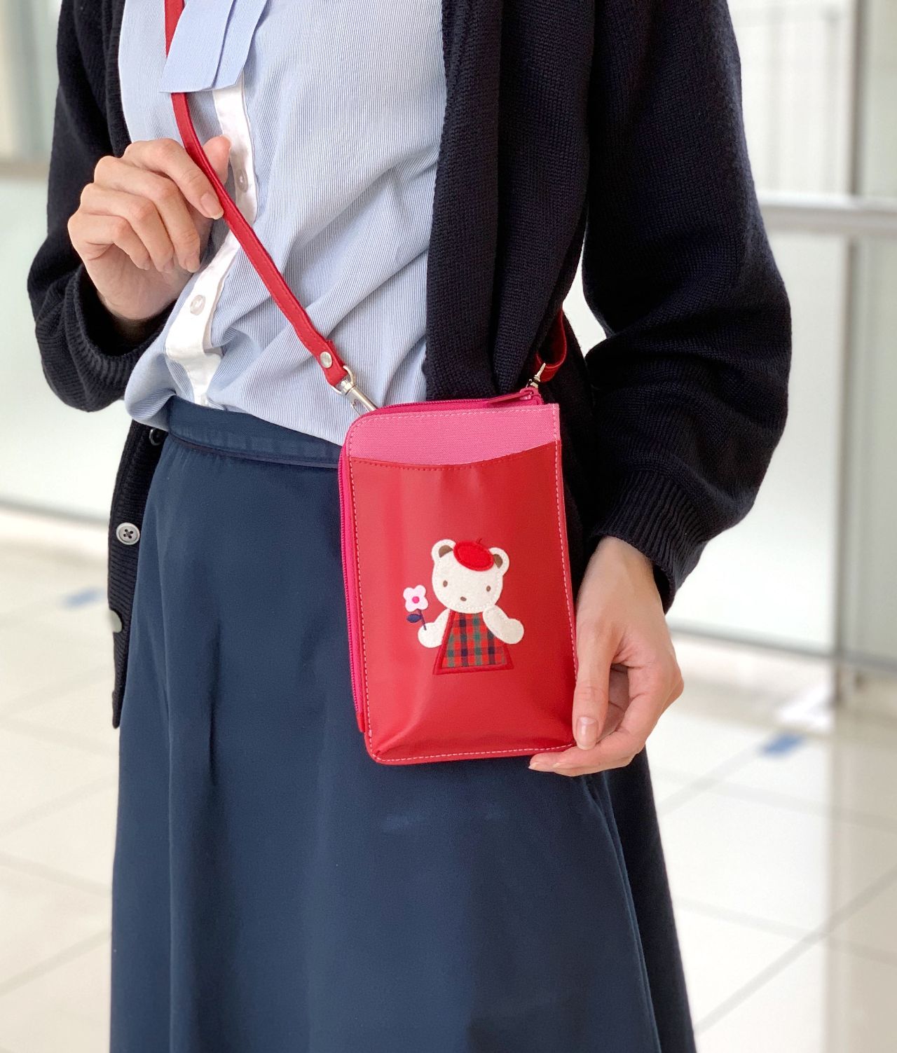 ファミリア familiar スマホ ショルダーストラップ 赤系 【完売品