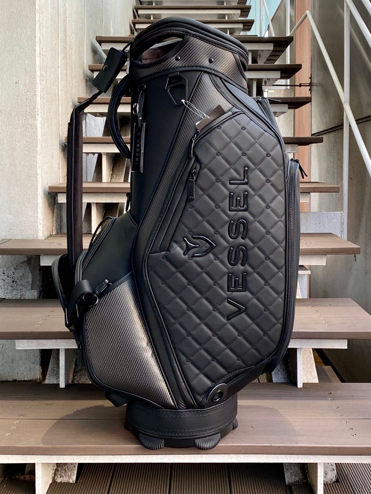 ベゼル限定カーボンキャディバッグ入荷 | ゴルフ5 プレステージ広尾店