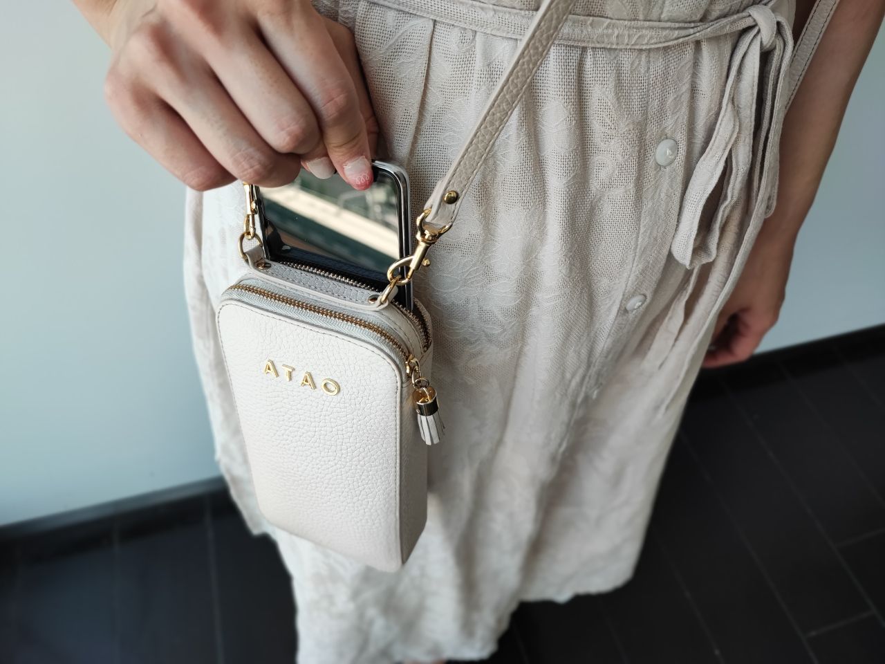 財布とスマホを1つにできるショルダーバッグ 