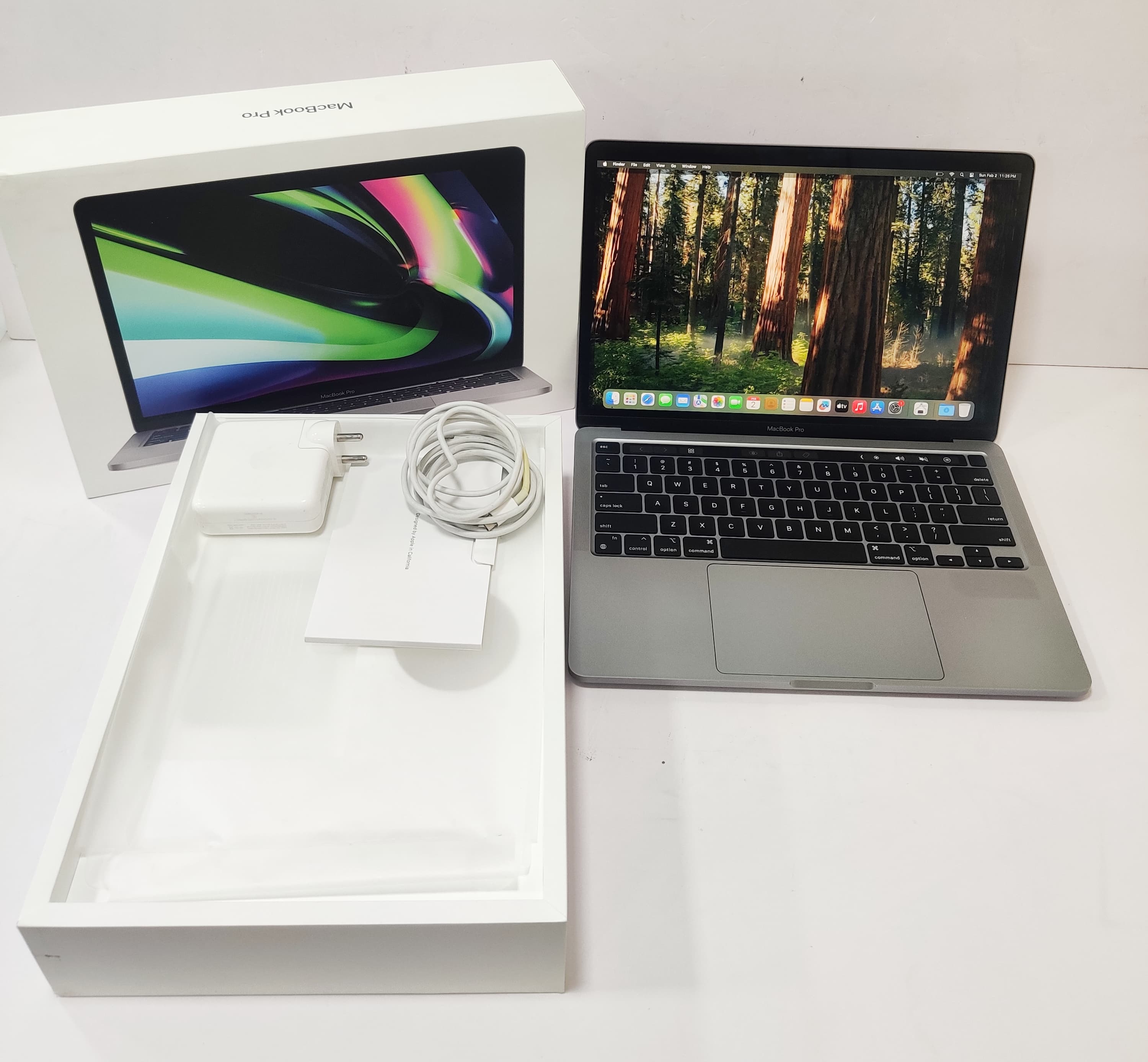 Apple macbook pro 2020 A2338 M1 8gb ram 256gb ssd 13.3inch