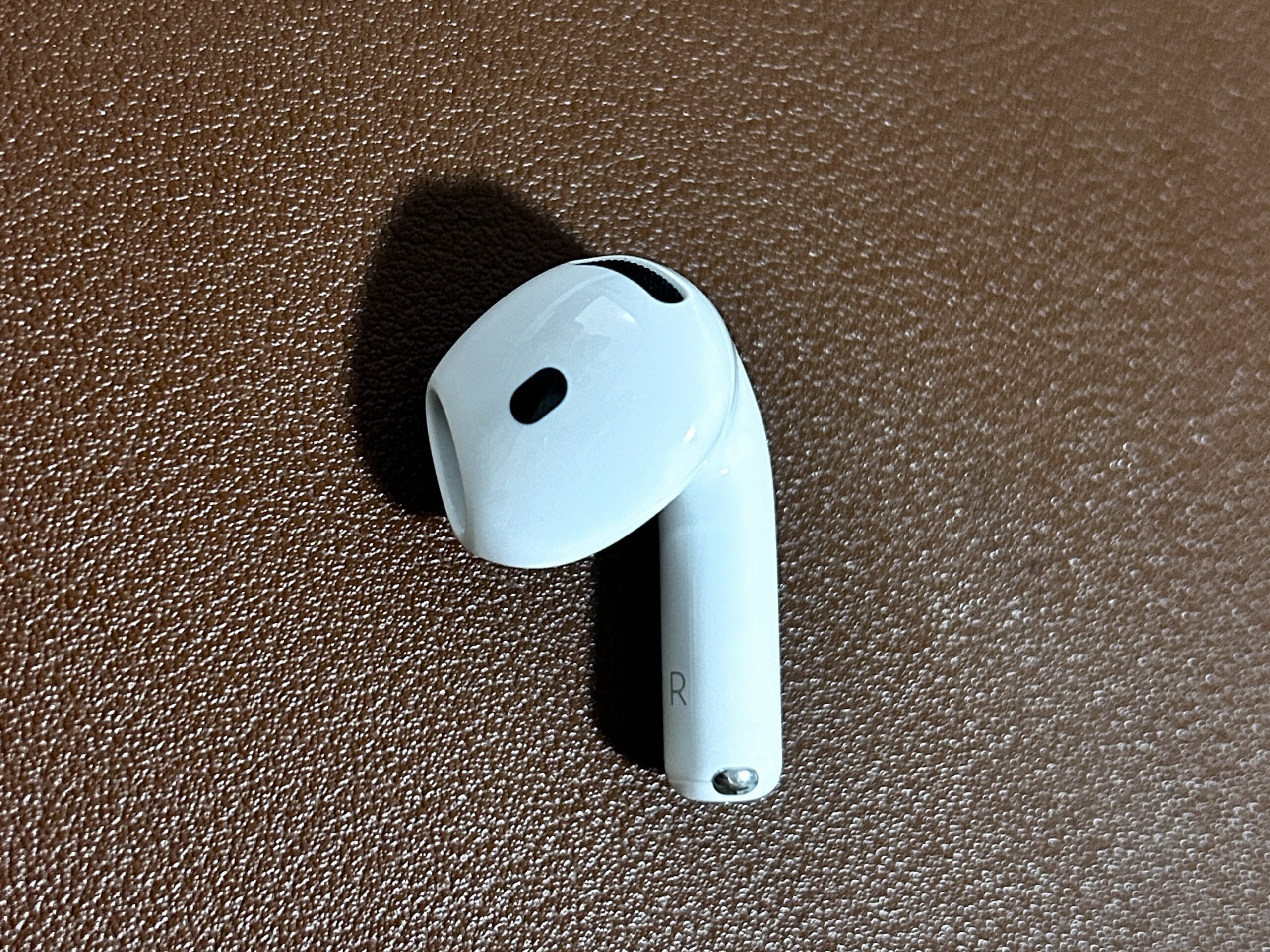 AirPods4レビュー！ついにノイズキャンセリング搭載！進化した音質