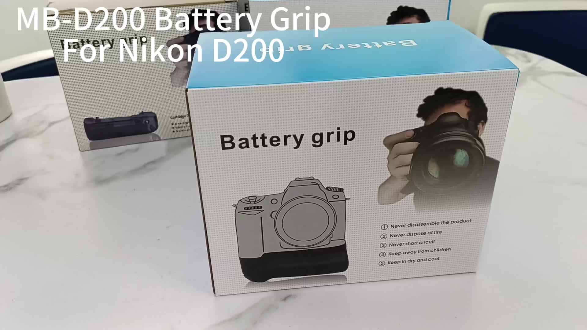 Nikon D200用バッテリーグリップ MB-200 A008 Nikon D200用バッテリー