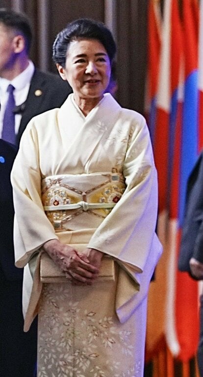 3ページ目)雅子さま モンゴルの大草原に映えた「絞り染め」の