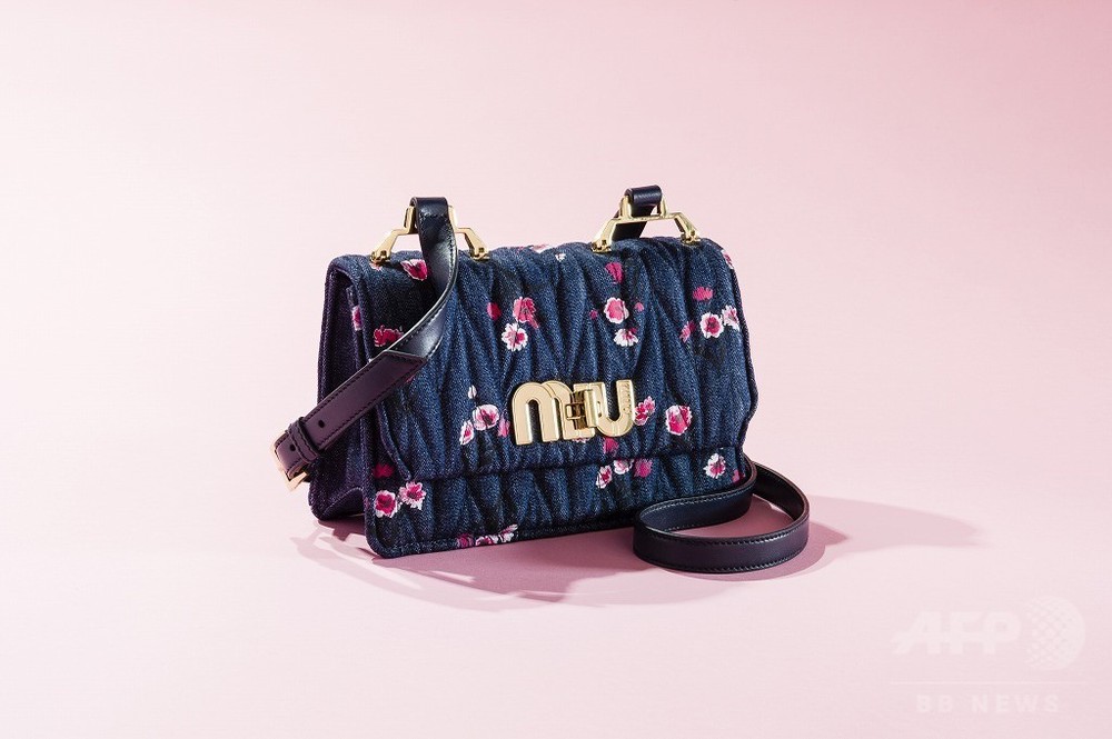 ミュウミュウ」東京・大阪で期間限定ショップ、日本限定品を先行発売