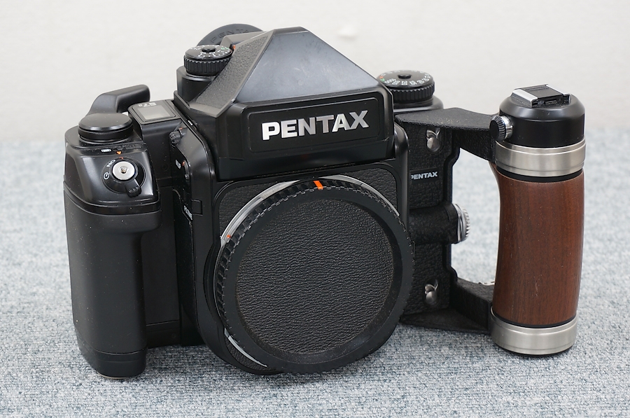PENTAX 67(木製グリップ Pentax P28 付き) カメラ @27629 / 中古