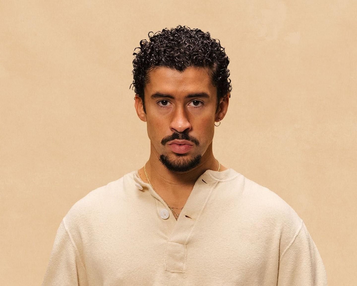 DeBÍ TiRAR MáS FOToS - Bad Bunny | Cifra Club