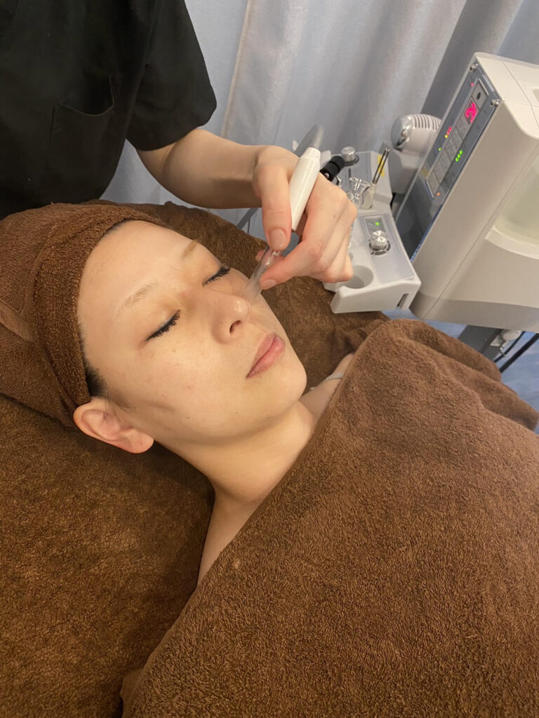 フェイシャルトリートメント - エステサロンAkita