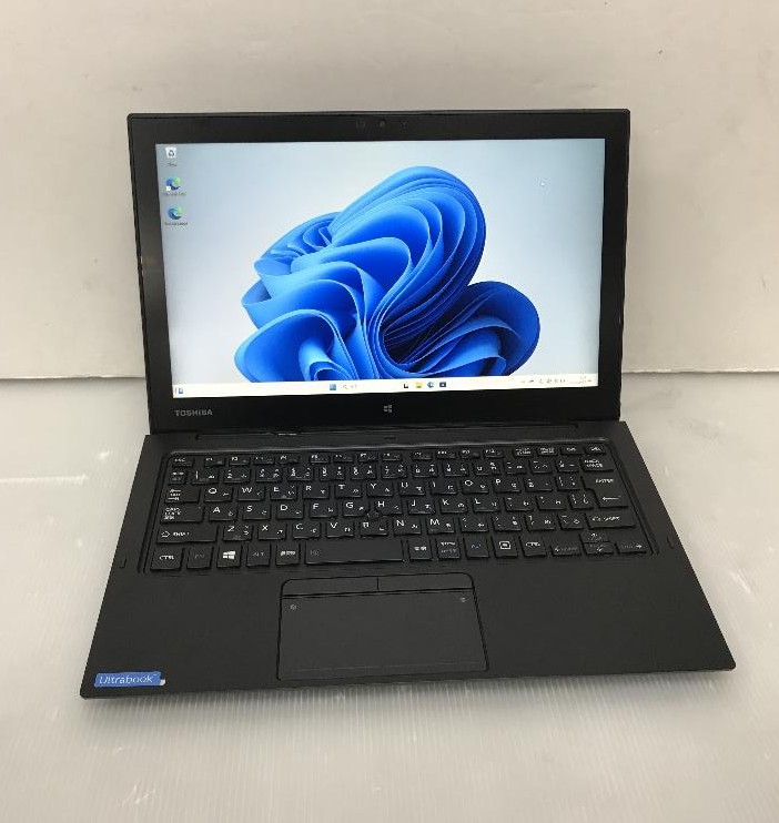 東芝 dynabook R82/B (Core m3-6Y30 最大2.2GHz/4GB/SSD 128GB/Wi-Fi