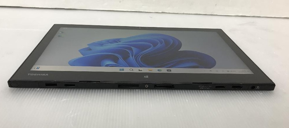 東芝 dynabook R82/B (Core m3-6Y30 最大2.2GHz/4GB/SSD 128GB/Wi-Fi