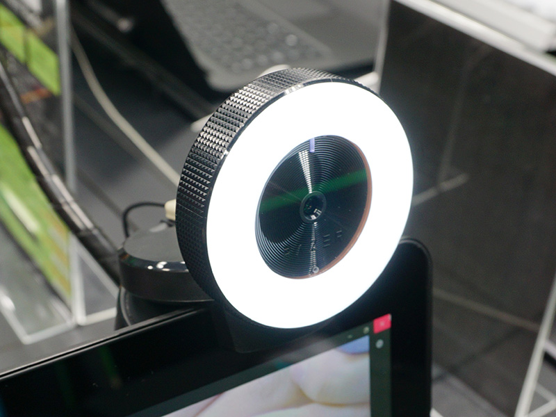LEDリングライトを備えた配信向けWebカメラ「Razer Kiyo」が発売