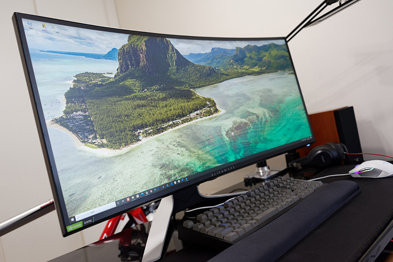 ゲーミングなウルトラワイド液晶が仕事にも活躍する時代になった!? 34