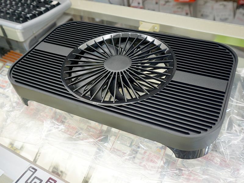 Mac miniやWi-Fiルーターの冷却補助に役立つUSBファン内蔵スタンド