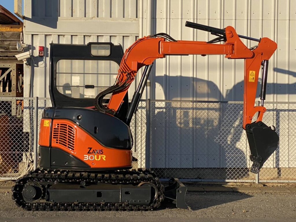 V-0080】日立 ZX30UR-3 (エアマン OEM AX30UR-5) 3tクラス 小旋回 4way