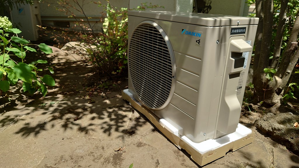 施工事例】耐塩害仕様エアコン室外機 隠蔽配管2階→1階下ろし 神奈川