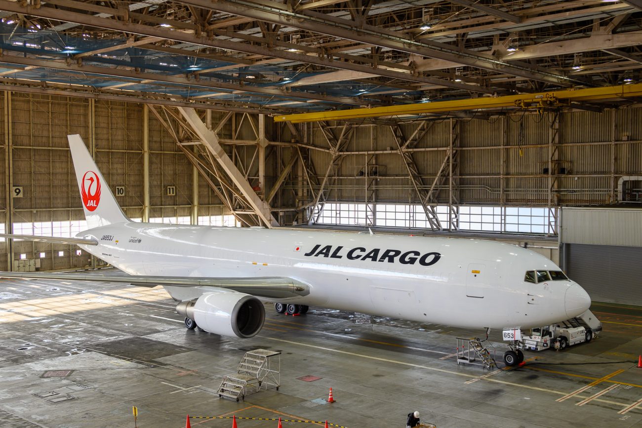 約13年ぶりのJALフレイター、767-300BCF公開。2月19日に就航 | AIRLINE