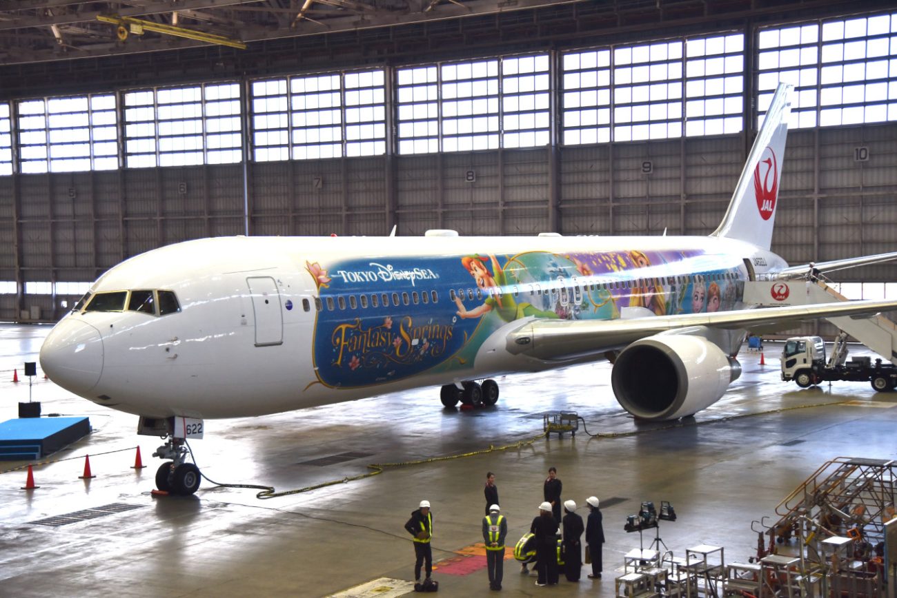 JALのディズニー「ファンタジースプリングス」特別塗装機が本日就航