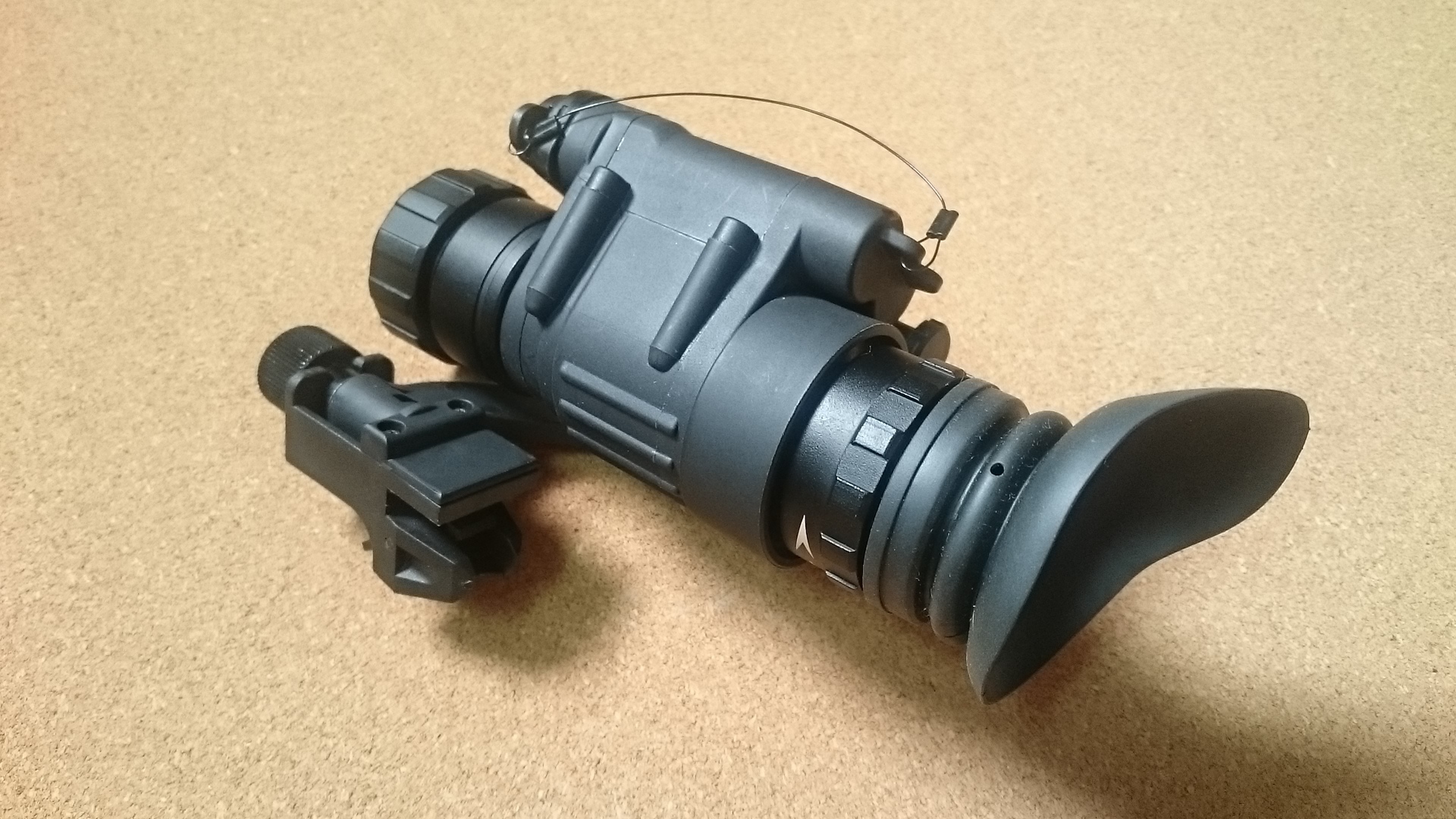 NB PVS-14 暗視機能付き レビュー: サバゲの滾り・改