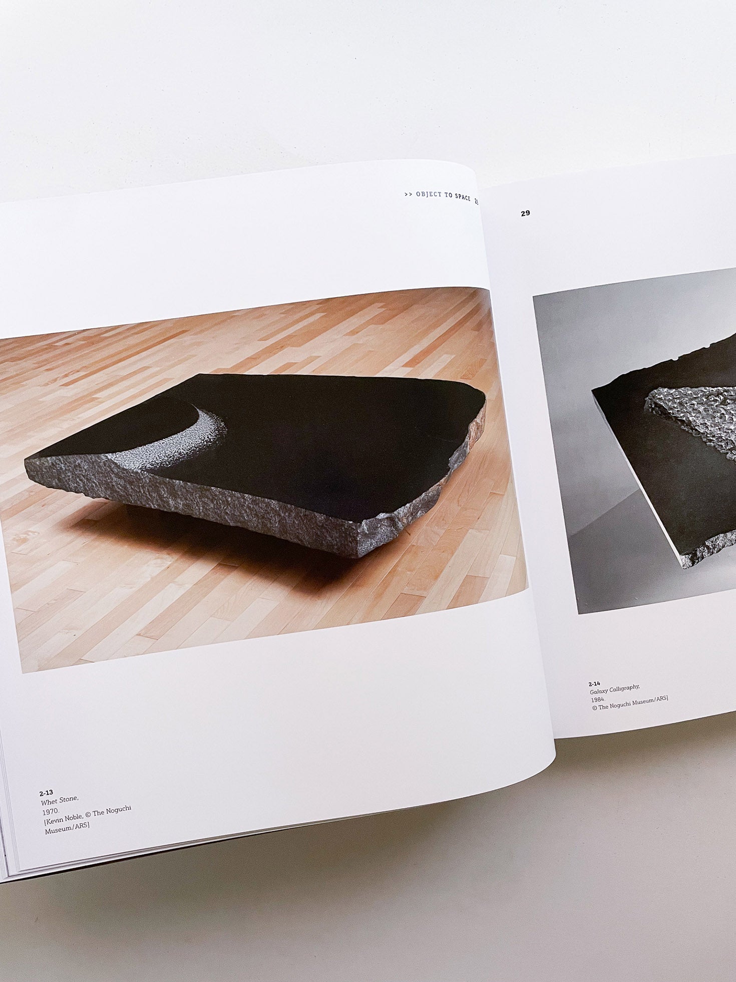 NOGUCHI'S GARDEN LANDSCAPE AS SCULPTURE / Isamu Noguchi - 本 屋 青